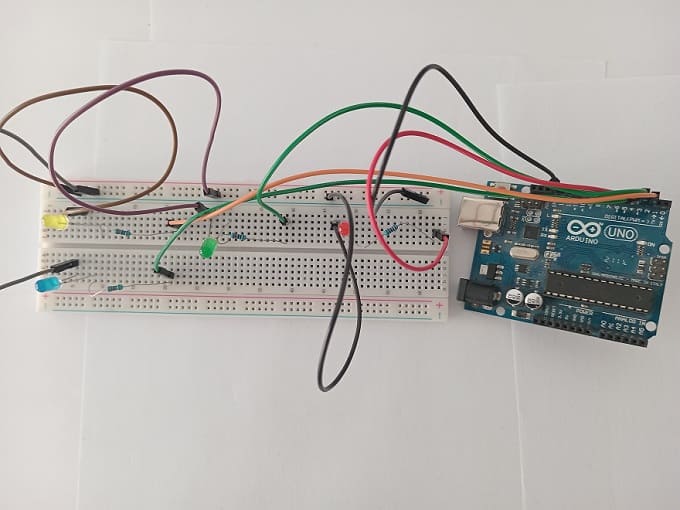 Mounting the Arduino UNO card with four LEDs