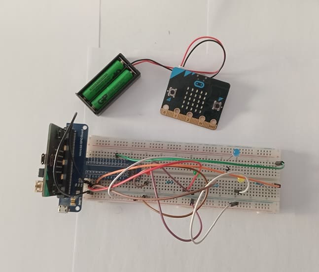 Mounting the Micro:bit board with four LEDs