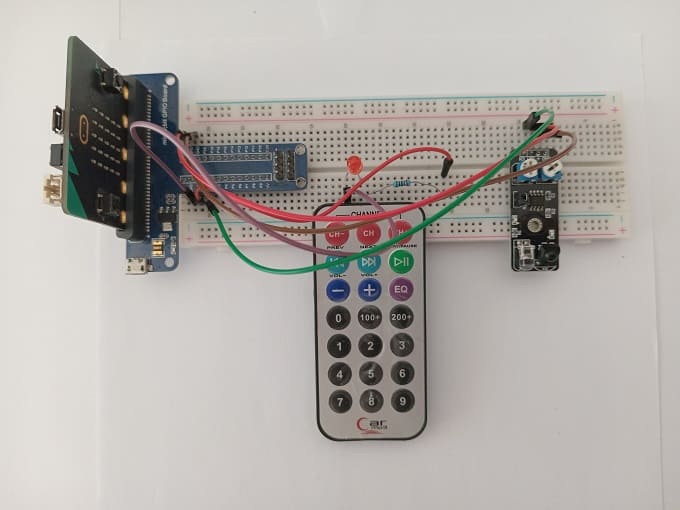 Mounting the Micro:bit board with the KY-032 infrared sensor and LED