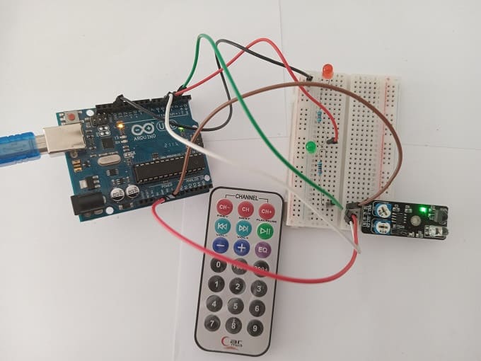 Mounting the Arduino UNO board with the KY-032 infrared sensor and twoLEDs
