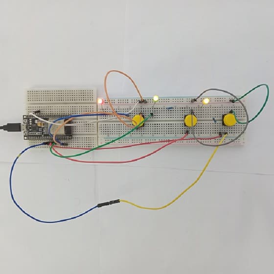 تركيب لوحة ESP32 بثلاثة صمامات و أزرار الضغط