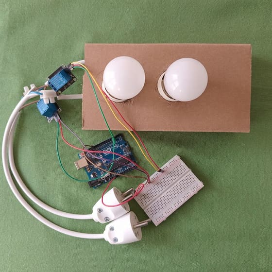 Montage de la carte Arduino UNO avec deux lampe et deux relais