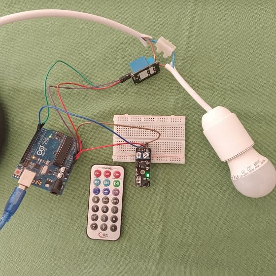 Mounting the Arduino UNO with the KY-032 infrared sensor, a lamp and a relay