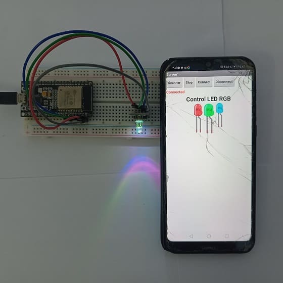 تركيب بطاقة ESP32 بالصمام ثلاثي الألوان