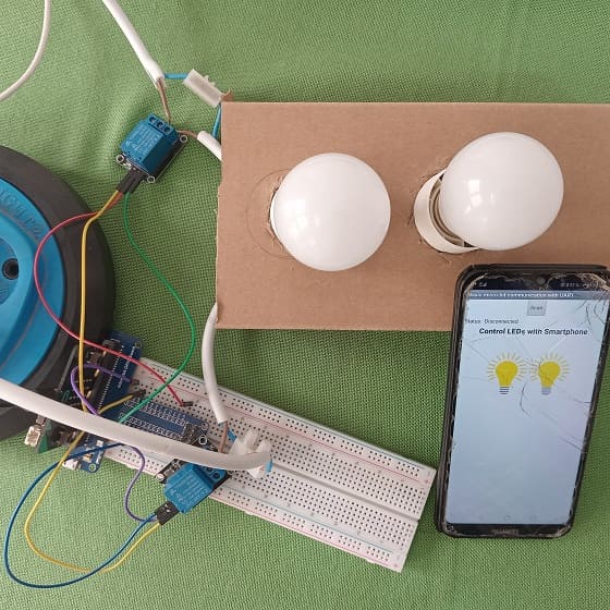 Montage de la carte Micro:bit avec deux lampes