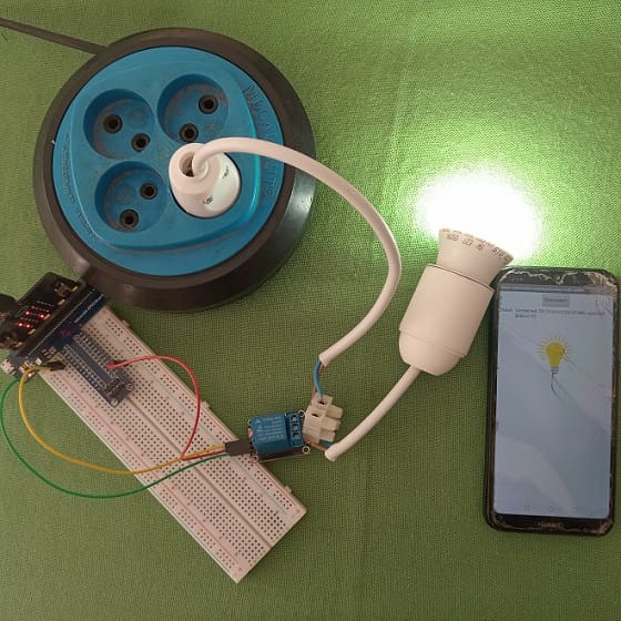 Mounting the Micro:bit board with a lamp