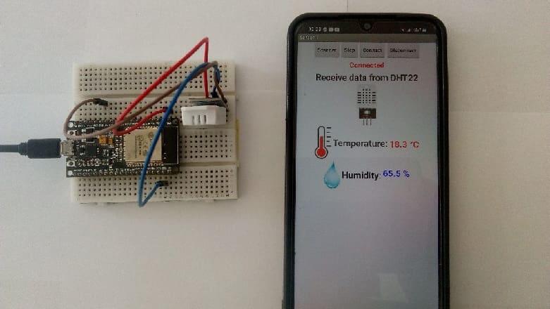 مخطط الأسلاك للوحة ESP32 مع مستشعر DHT22