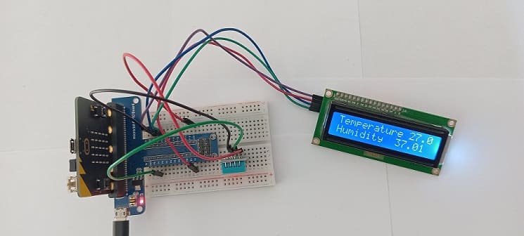 مخطط الأسلاك للوحة المايكروبيت مع مستشعر DHT11 و شاشة I2C LCD