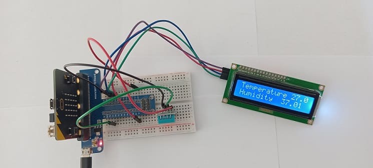 Mounting the Micro:bit board with the DHT11 sensor and the I2C LCD display