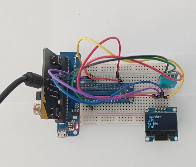 Mounting the Micro:bit board with the DHT11 sensor and the SSD1306 display