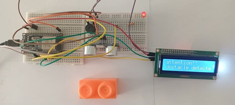 تركيب نظام كشف العوائق الذي يتم التحكم فيه عن طريق بطاقة ESP32