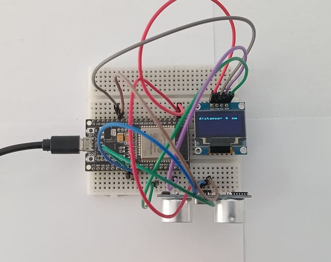 Mounting the ESP32 board with the HC-SR04 ultrasonic sensor and SSD1306 display