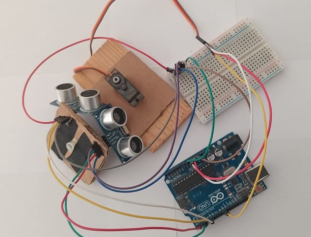 Montage du système mobile de suivi d'un objet en mouvement basé sur Arduino et HC-SR04