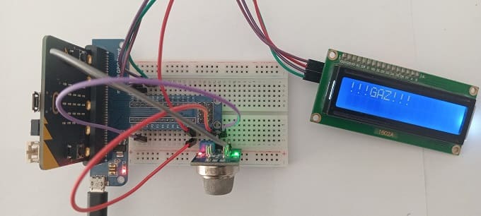 Câblage de la carte Micro:bit avec le capteur MQ-4 et l'afficheur LCD