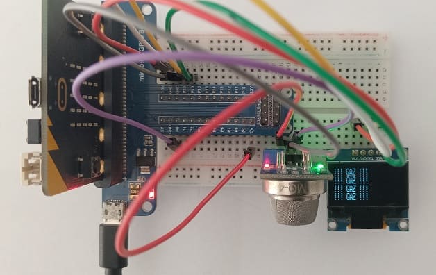 Micro:bit wiring with with the MQ-4 sensor and SSD1306 screen
