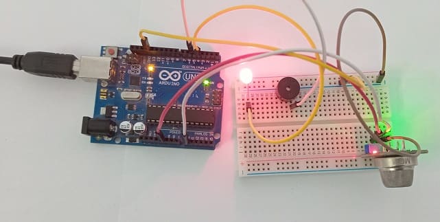 Mounting Arduino UNO board with MQ-4 sensor, LED and Buzzer