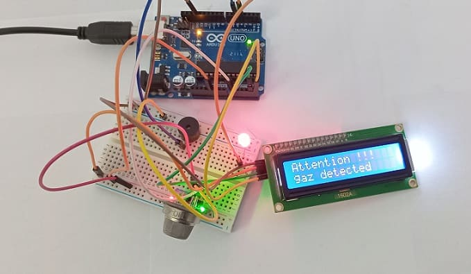 Mounting Arduino UNO board with MQ-4 sensor, LED, Buzzer and LCD screen