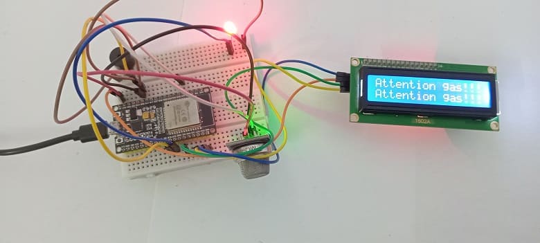 Mounting ESP32 board with MQ-4 sensor, LED, Buzzer and LCD screen